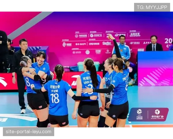 上海光明优倍女排主场3-0横扫江苏中天钢铁，将总决赛拖入决胜局